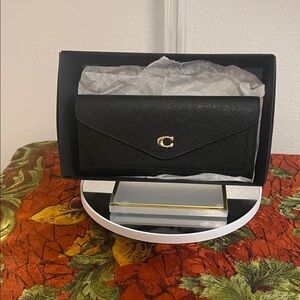 Coach WYN Crossgrain Leather Continental Wallet